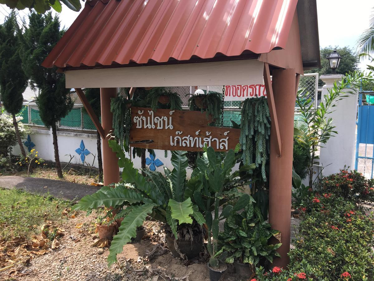 Sunshine Guesthouse Mae Sot Exterior photo