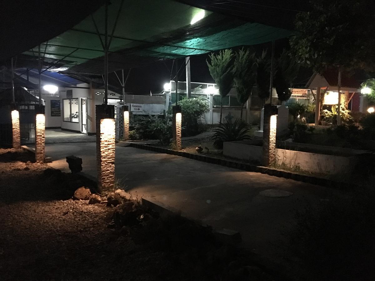 Sunshine Guesthouse Mae Sot Exterior photo